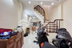 Bán nhà xuân thủy, cầu giấy ngay đầu ngõ ba gác thông, dân xây 39m25t, 8.7 tỷ