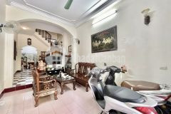 Bán nhà phố thịnh liệt hoàng mai gần chợ giáp nhị, phân lô ô tô đỗ cửa, rất gần mặt phố.