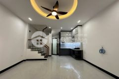 Bán 3 căn xây mới 5 tầng rất đẹp, gần mặt đường ô tô thông, phố nguyễn chính hoàng mai.