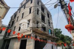 Bán nhà vài bước chân ra mặt đường ô tô tránh, diện tích 33m2, ô tô vào nhà, giá 5.2 tỷ