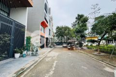 Đất đẹp hiếm mặt tiền rộng view vườn hoa tdc giang biên dt 67m2. giá 210 triệu m2