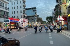 Siêu hiếm, nhà lõi ngọc lâm 125m, 5t, mt5m, 1 mặt phố, 1 mặt hồ, vỉa hè rộng, kinh doanh.