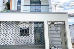 Nhà mới xây 1 trệt 1 lầu cần bán gấp 730 triệu 120m2 đ. song hành hóc môn