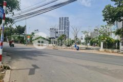 Dĩ an, mặt tiền, ngang 6m,142m2, 3 tầng, lh 0939208616