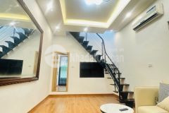 Phố vĩnh hưng. nhà xẻ khe thông thoáng 3 mặt.