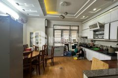 Bán nhà ngõ ô tô tránh phố liêu giai, 2 thoáng trước sau dt 56m, 5 tầng, mt 5,3 mét.