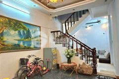 Bán nhà gần phố chùa láng, đống đa, 4 tầng dân xây, ngõ rộng, gần ô tô