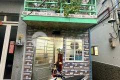 Siêu phẩm sát quận 1 23.4m2 nhà 2 tầng, 2 mặt hẻm trước sau ngay bến vân đồn trung tâm quận