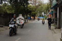 1 căn duy nhất đối diện đh đông á ôtô vào tận cửa cách phố trịnh văn bô chỉ 60m,