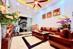 Tôi bán nhà ngõ ô tô cạnh chợ mậu lương gần chung cư mipec 30m2x4t chỉ 4.28 tỷ. lh 0989626116