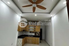 Bán nhà ngọc thụy, dt 30m x 5 tầng, mặt tiền 3.7m, gần ô tô