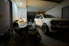 Mặt phố kinh doanh sầm uất mặt đường oto tránh ô tô vào nhà nhà dân xây chắc chắn