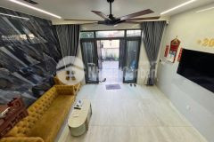 Bán nhà 3 tầng đẹp 91m2, ngay cd công thương q9, hẻm oto 7 chỗ, 7.x tỉ