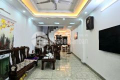 Nhà đẹp ngô gia tự long biên, ngõ ô tô, gần phố, dt rộng có 6.x tỷ