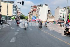 Hơn 8 tỷ, nhà ngọc lâm 40m, 4t, mt4m, ô chờ thang máy, cách 20m ra sân xe 45 chỗ quay đầu.