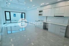 Nhà mới tinh thang máy gara oto mặt đường 4.5m khu vip ngọc thuỵ full nội thất nhập khẩu