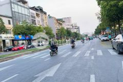 Hơn 8 tỷ, nhà mới koong phố hồng tiến 40m, 6t, mt5m, thang máy, 10m ra ô tô tránh.