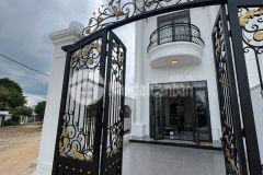 Bán nhà 1 mê góc 2mt đẹp hẻm xe hơi lê đình chinh, tp pleiku full nội thất, giá tốt lh090714677