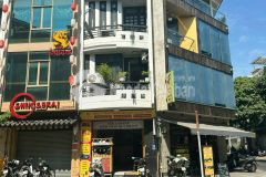 Cho thuê nhà nguyên căn tại góc 2 mặt tiền khu phan xích long trệt 3 lầu. dtsd 250m2 60trth