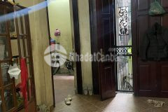 Ngõ nông gần phố trung tâm quận trường chợ cách ô tô tránh 20m.