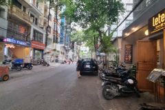 Bán nhà hoàng quốc việt. cầu giấy. ô tô. vỉa hè. dt 59m2. mt 4,4m. 5 tầng. giá 24,7 tỷ.