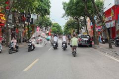 Nhà mặt phố cổ ngọc lâm 175m, 6t, mt7.5m, thang máy, vỉa hè rộng, kd bất chấp, dòng tiền.