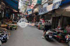 Bán nhà mặt chợ khâm thiên 50m2, mặt tiền 4,2m. lô góc. oto, kdoanh 12.5 tỷ