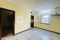 Bán căn hộ tập thể mặt phố ngọc khánh, ba đình, sổ đỏ lớn, ô tô 2 chiều tránh đỗ