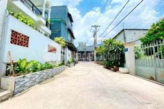 Nhà dữ nhà mới 6 tỏi 5mx7m nở hậu btct xe hơi trong nhà lô góc quận 5