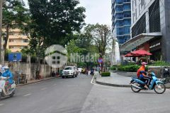 Bán nhà gấp lô góc 9 tầng phố hoàng quốc việt 110m2 mặt tiền 6,6m 51,5 tỷ