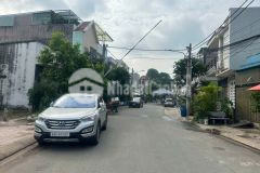 Bán nhà cấp 4 gác đúc, 3 phòng ngủ, 1 phòng khách, 1 kho, 2 wc. nhà gần go dĩ an, p. đông hoà.