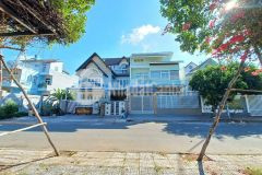 Cg bán biệt thự 2 lầu vị trí tuyệt đẹp đối diện công viên và đại học kiến trúc kdc cty 8