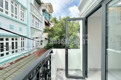 Phú nhuận, giáp phan xích long, nhà đẹp 4 tầng, ngang 5m, 46m2, 1 căn ra xe hơi thông, 8.5 tỷ