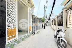 Nhà đẹp căn góc rất thoáng 1 lầu,, đang hoàn thiện mới 100 mặt tiền kinh doanh xe hơi