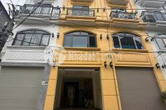 Nhà đẹp nội thất hiện đại đường ô tô tránh ngõ phố giang biên dt 31m2. giá 8 tỷ