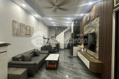 Nhà mới thạch bàn 37m 5tầng sân rộng thoáng sáng sổ đỏ đẹp