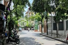 Bán gấp nhà phố nguyên hồng, phân lô ô tô đỗ cửadt 70m2, 4 tầng, mt 6m, 28tỷ