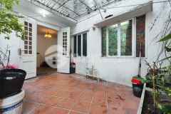 Cho thuê tập thể tầng 1 ngọc khánh, ba đình, nhà đẹp full nội thất, sân vườn, ô tô đỗ cửa ngày đêm