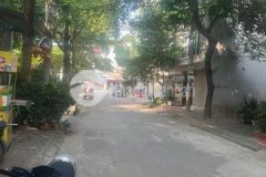 68m2 tặng nhà c4, phân lô, vỉa hè rộng, kinh doanh, ở sướng, ngay cổng chào hoài đức