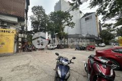 Ô tô vào cửa không cần gọi nhà này ở sướng tiện đủ đường