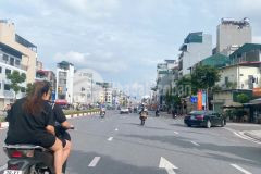 Bán đất hồng tiến đường 40m kéo dài ngọc thụy 306m, mt 18m.