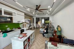 Nhà đẹp nội thất hiện đại ô tô vào nhà ngõ phố giang biên dt 47m2. giá 11.2 tỷ