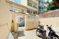 Bán gấp nhà hạ chào 1 tỷ, hxh cmt8, p11, q3, ngay công viên lê thị riêngm 135m2, 2 tầng, ngang 5,5m