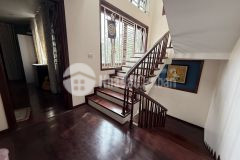 Bồ đề long biên mặt ngõ thông ôtô vòng quanh gần hồ full nội thât ở ngay 160m 5t 17xtỷ