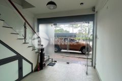 Nhà mặt phố giá 4,6 tỷ vỉa hè 3 m đường 25 m sổ đỏ