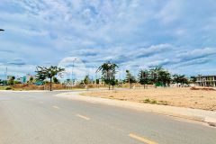 Tôi chính chủ cần bán 2 lô đất đối diện trung tâm thương mại