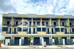 Bán căn nhà xây sẵn 150m2 trong khu công nghiệp phước đông giá bán 2tỷ, sổ hồng riêng.