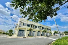 Bán nhà phố xây sẵn ngay kcn phước đông, sổ hồng riêng, cam kết cho thuê 8 triệu.