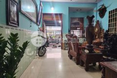 Bán nhà mặt tiền giá rẻ hóc môn trung chánh 258m2 ngang 7.6mchỉ 10.8 tỷsổ riêng