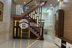 Bán nhà 1 trệt 1 lầu tặng toàn bộ nội thất bán kính 800m gần chợ, trường học, siêu thị, ubnd,đầy đủ